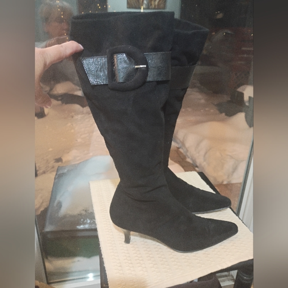 Black Women's Suede  Boots..Made In Spein.